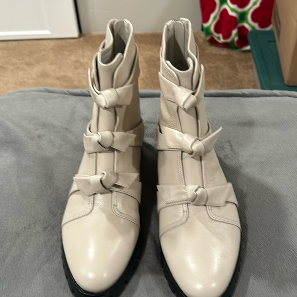 Alexandre Birman Lolita cream combat boots size 39 brand new in box - Picture 1 of 7